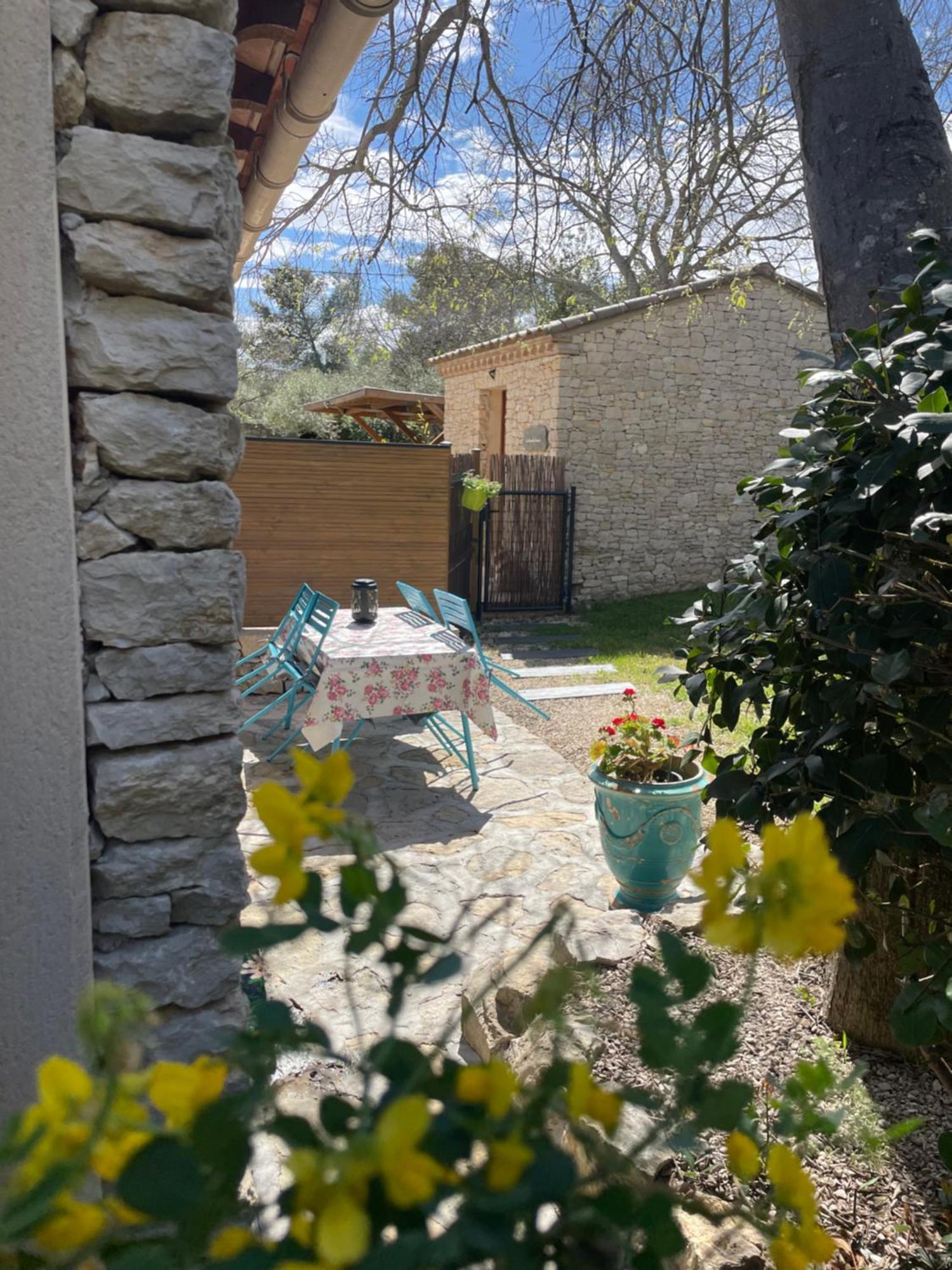 La Chambre Haute Et Son Spa Nimes Exterior photo